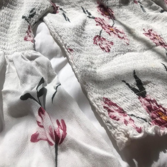 white floral print off the shoulder long sleeve - Picture 3 of 3